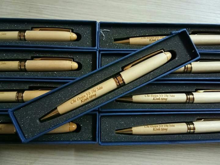 bút gỗ khắc laser